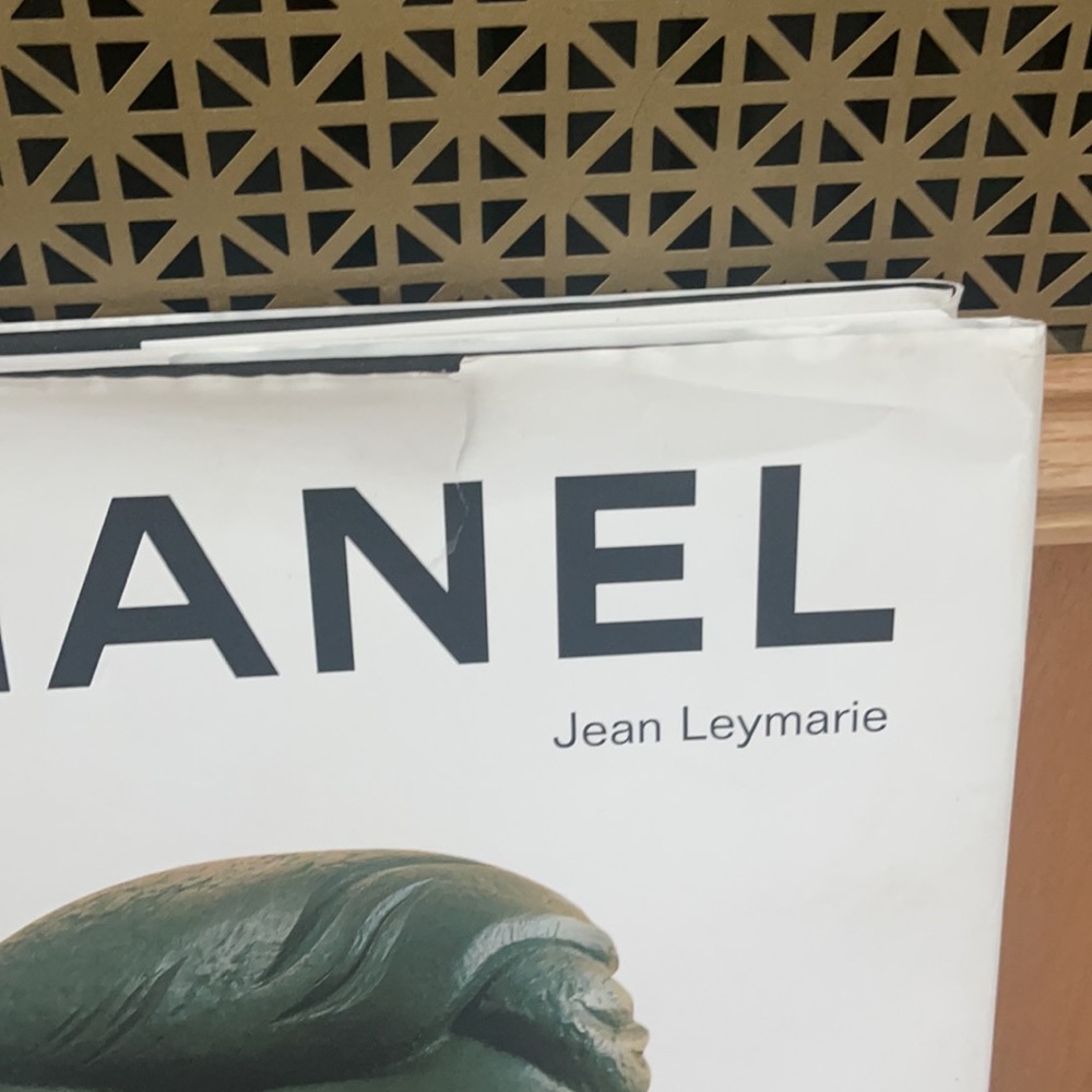 Chanel Book - Picture 6 of 8